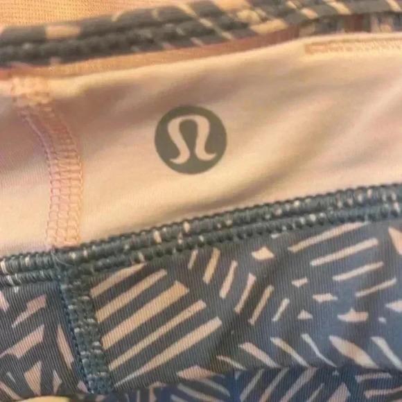 Lululemon Straight Up Bra-Sz 2 - Picture 4 of 5